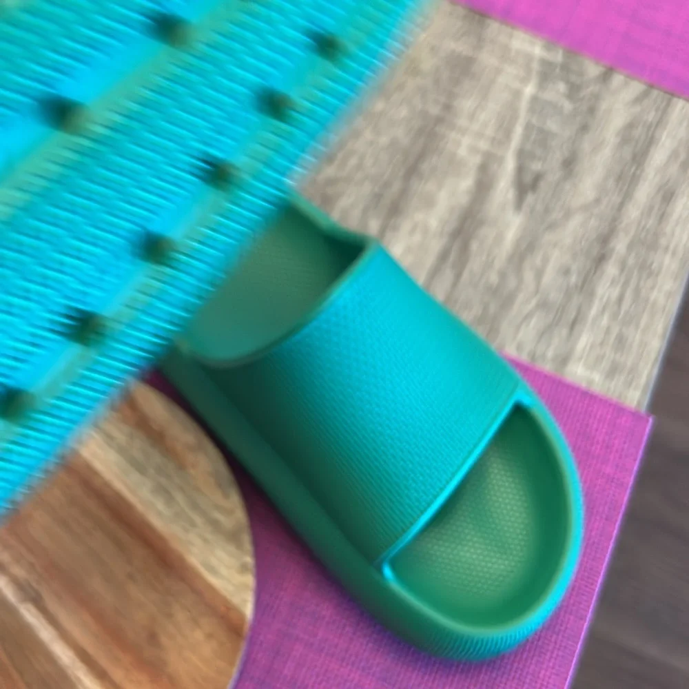 MIA slides , new, size 7 - Picture 6 of 7